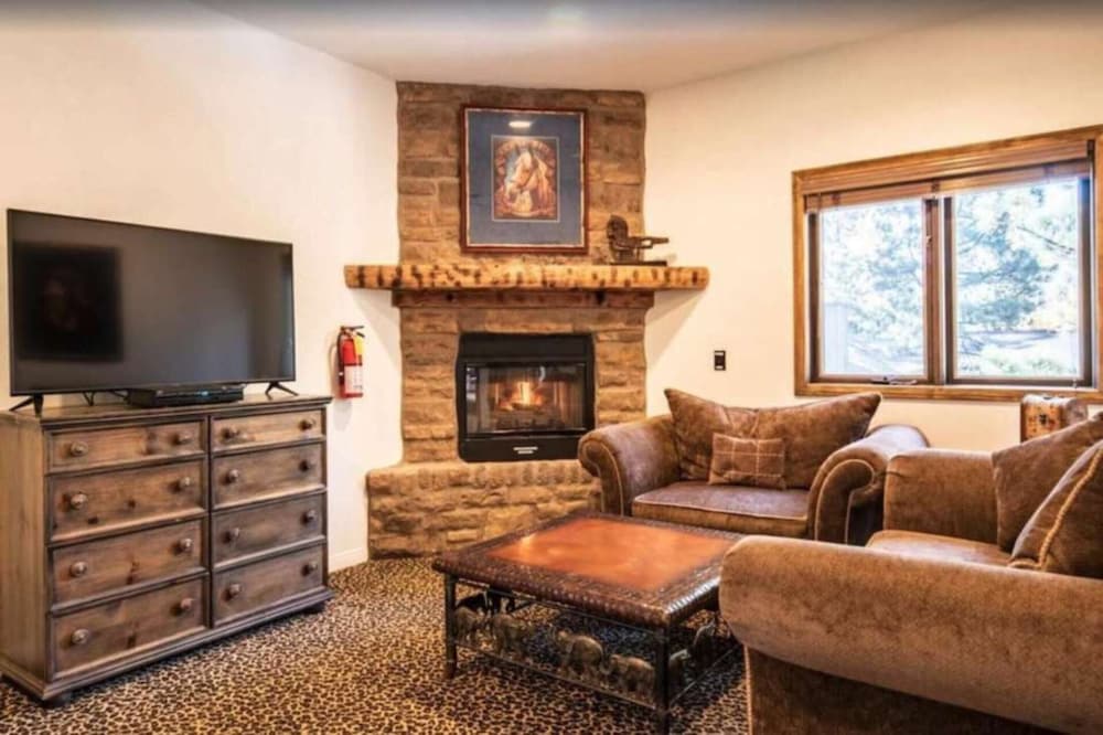 Big Bear Castle by Avantstay Private Home in Great Big Bear Location w/ Hot Tub