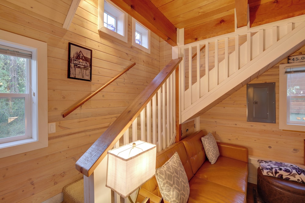 Ski, Hike, Relax By Water: Rustic Mccall Tiny Home