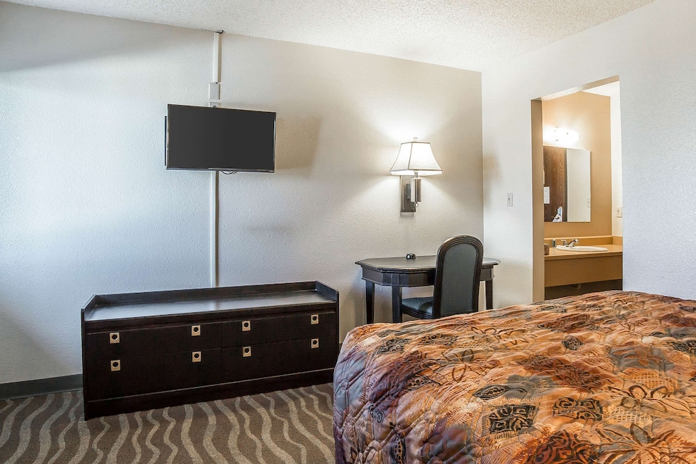 Cheyenne Vacations - Rodeway Inn Cheyenne I-80 East - Property Image 1