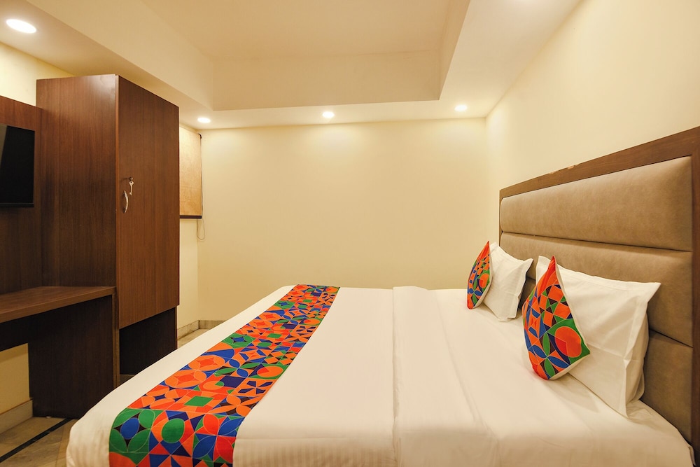 Fabhotel South Paradise