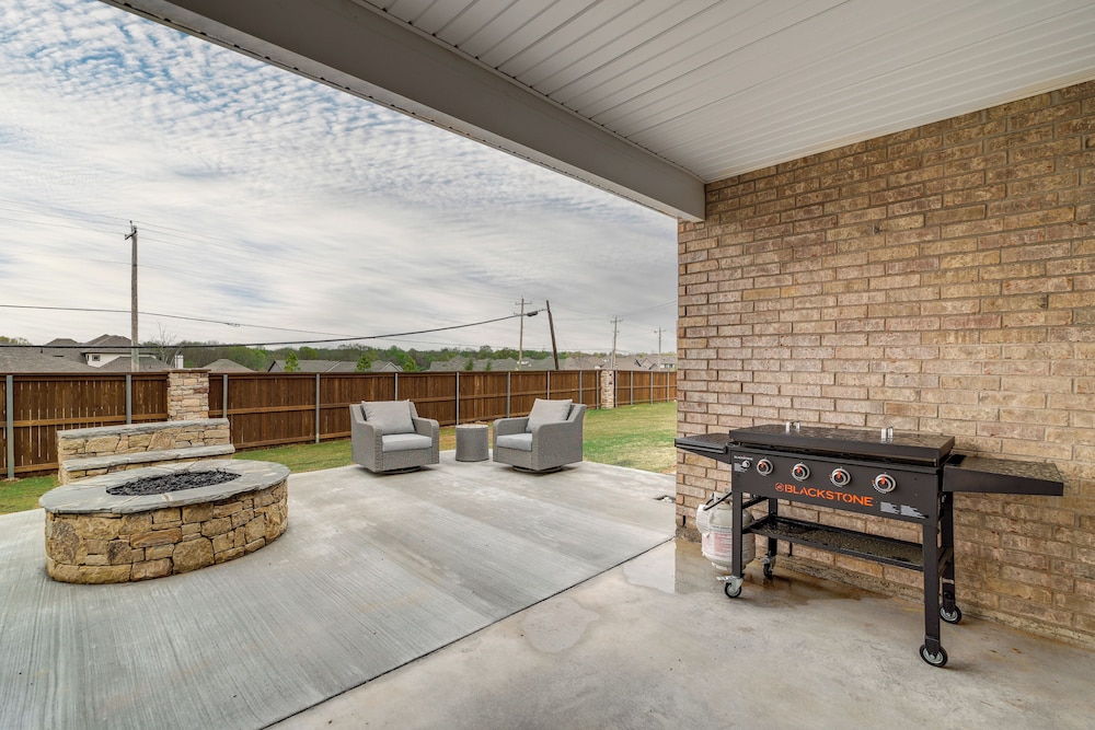 14 Mi to Tulsa: Home w/ Patio in Broken Arrow