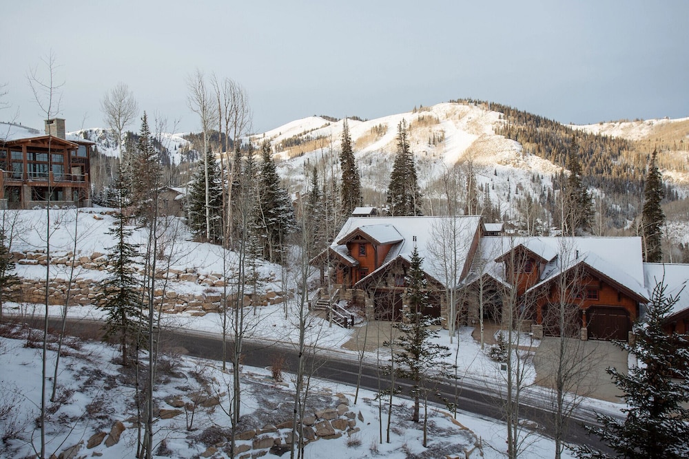 Arrowleaf Lodge- Two Bedroom Residence #209 2 Condo