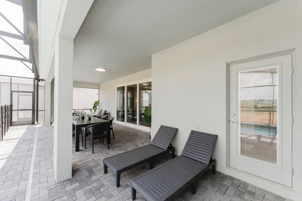 Stunning 8BR Pool Gameroom Minutes to Disney