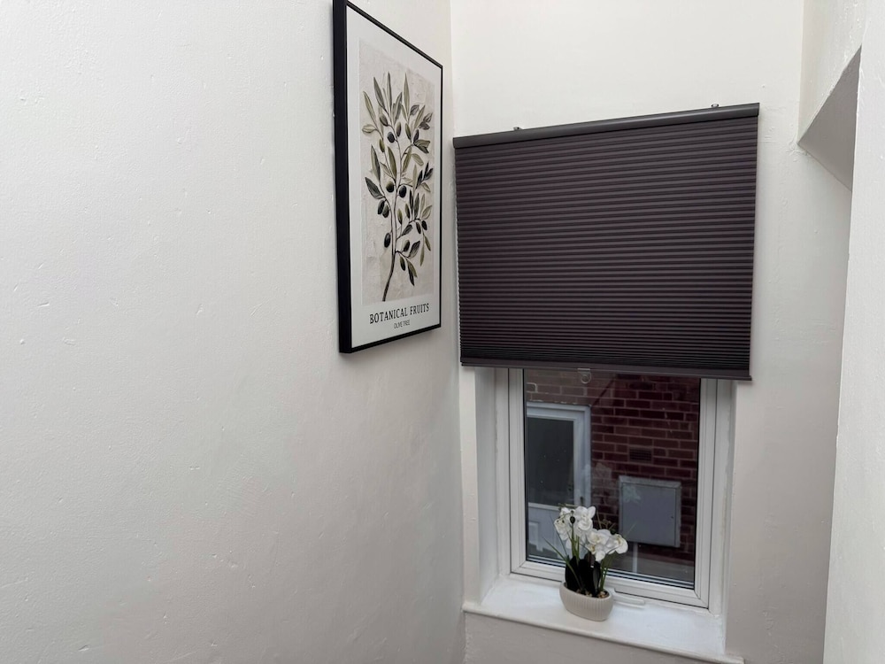 Urban Calm Spacious 3-bed Home With Free Parking