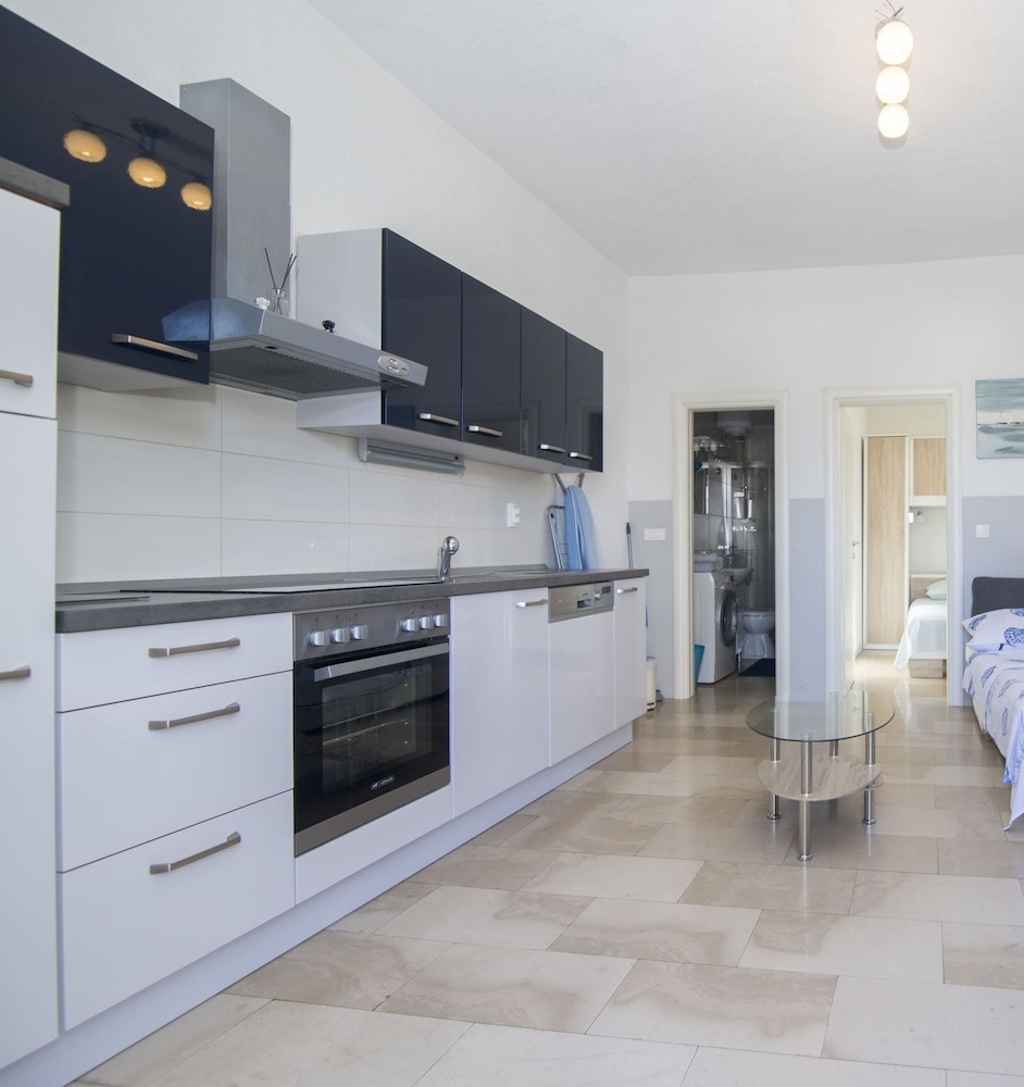 Apartments Luce i Jure view 4