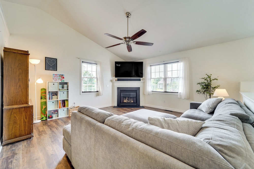 Day Trip to Shenandoah NP: Movie Night-ready Home
