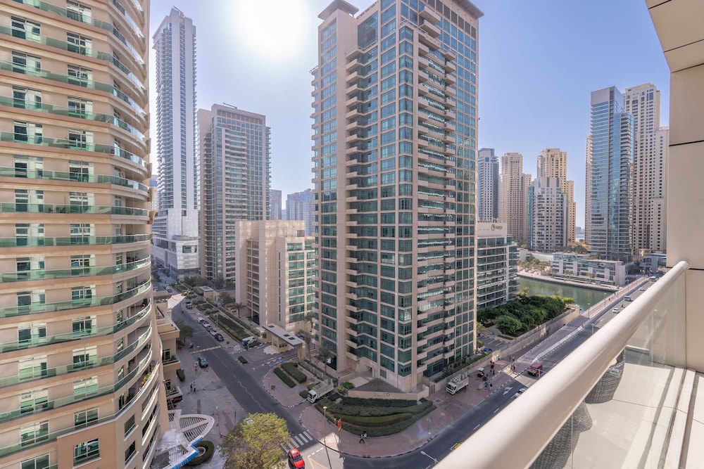 Cozy 1-bedroom Apartment at West Avenue Tower Near Marina Beach