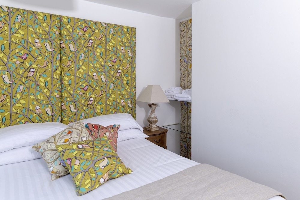 River Court Apartments LETS