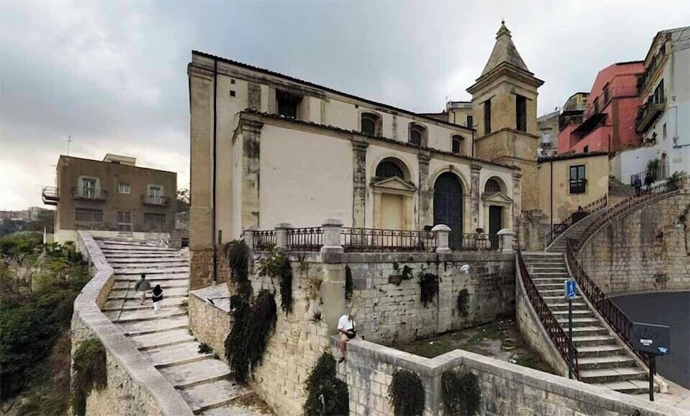 P43 Sicilian Suites