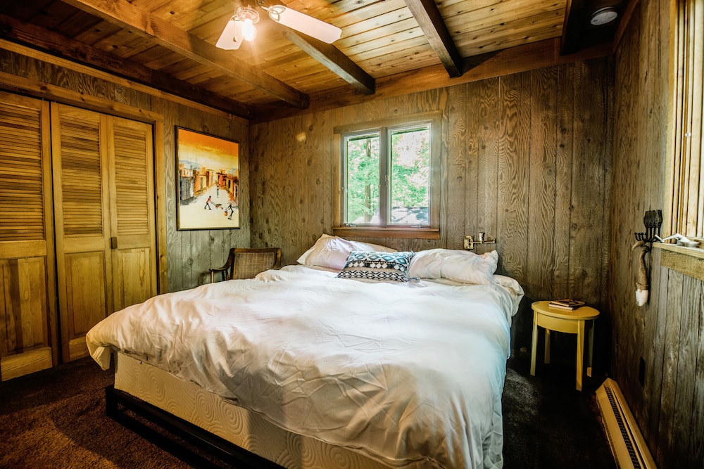 Northern Nights Chalet Wanderlust Abodes view 2