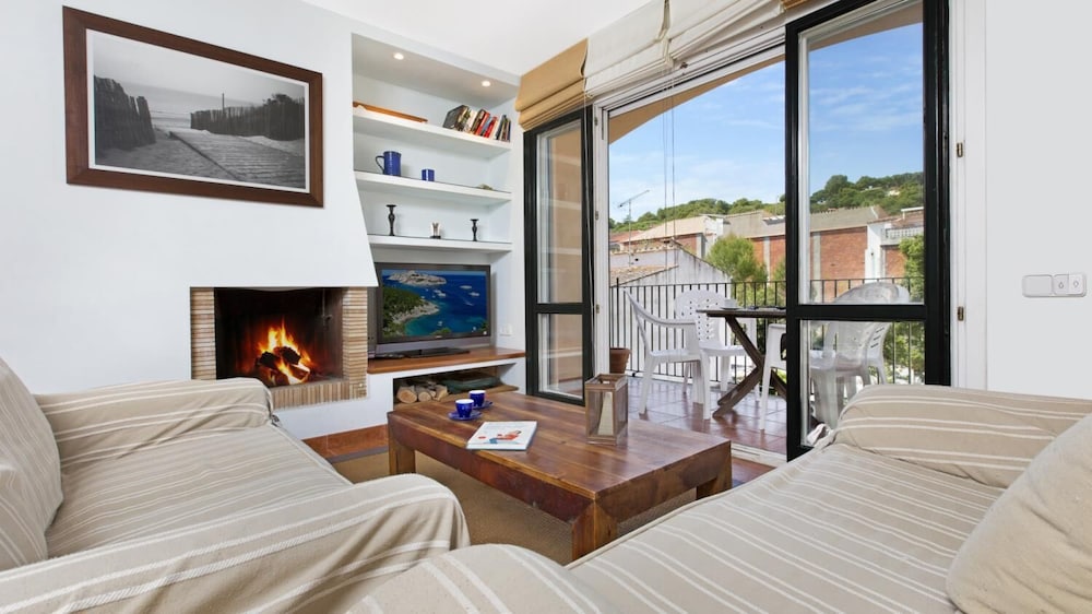 Sarrio in Llafranc With 2 Bedrooms and 2 Bathrooms
