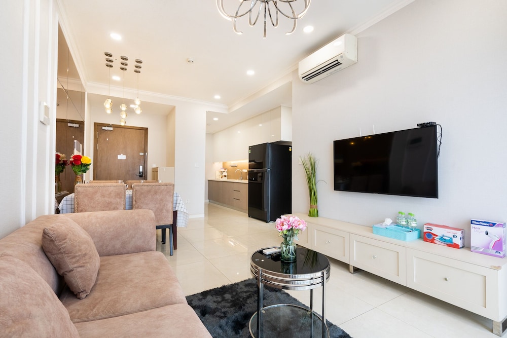 Jennifer House - Millenium Apartment