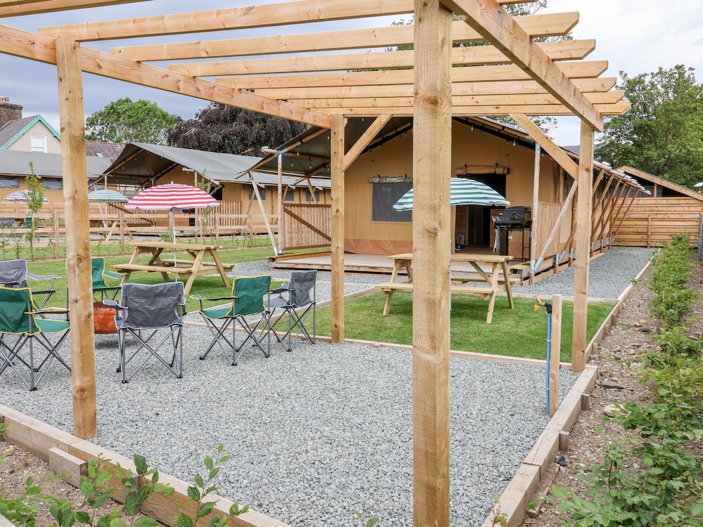 Tilly Bob Lodge