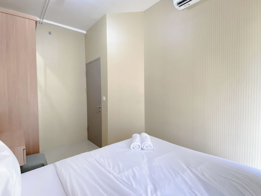 Minimalist And Enjoy Living 1Br Vasanta Innopark Apartment