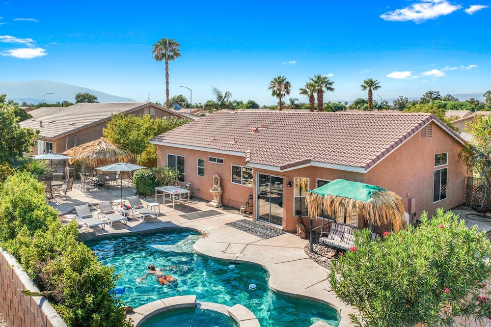 4BR-Retro Game Room-Theater-Pool & Spa