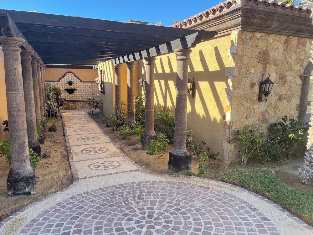 Novaispania Estates Governor