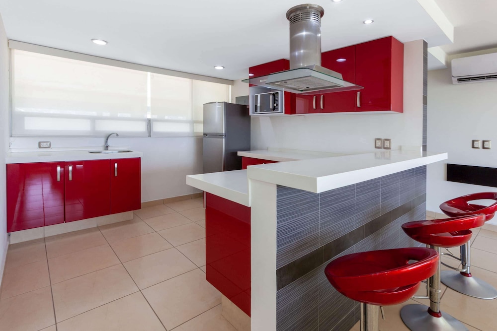 Ramada by Wyndham Acapulco Hotel  Suites - Property Image 68