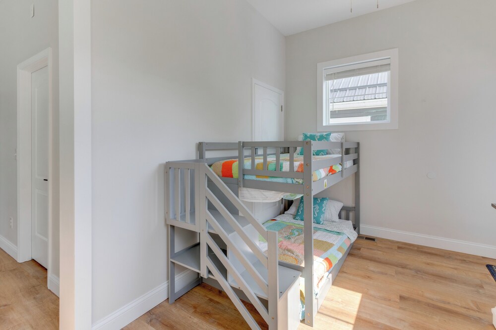 Steps to Buckeye Lake: Family-friendly Home
