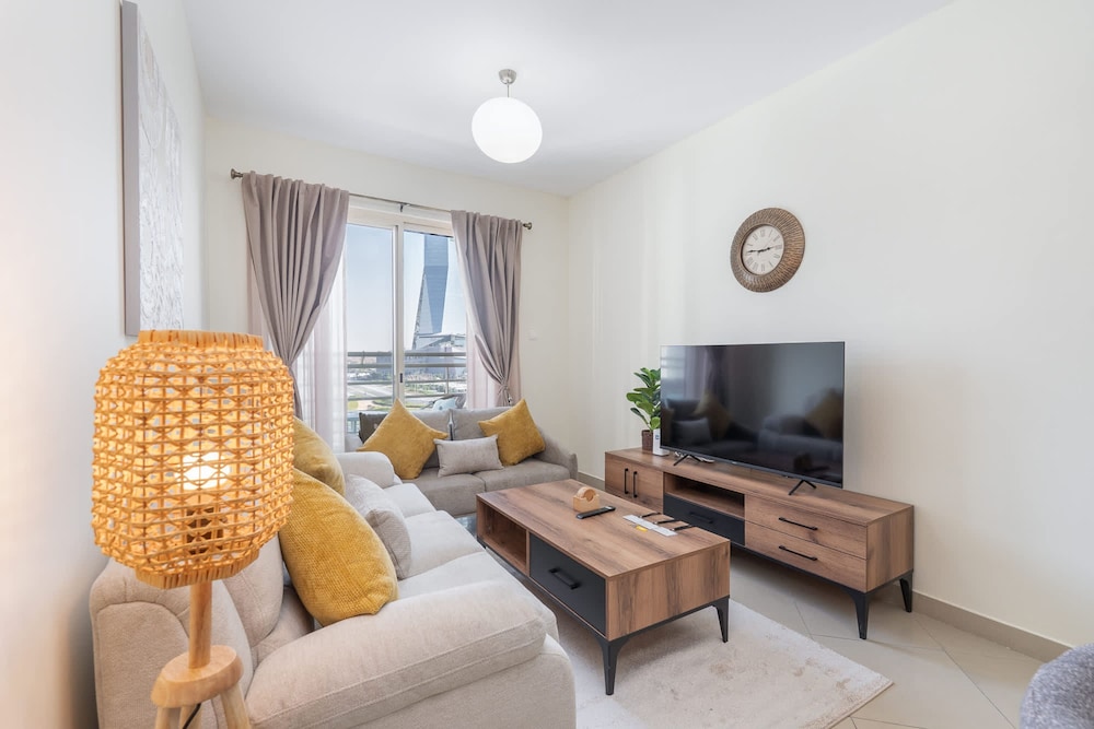 1 Bedroom Apartment With a City View and Sleeps 4