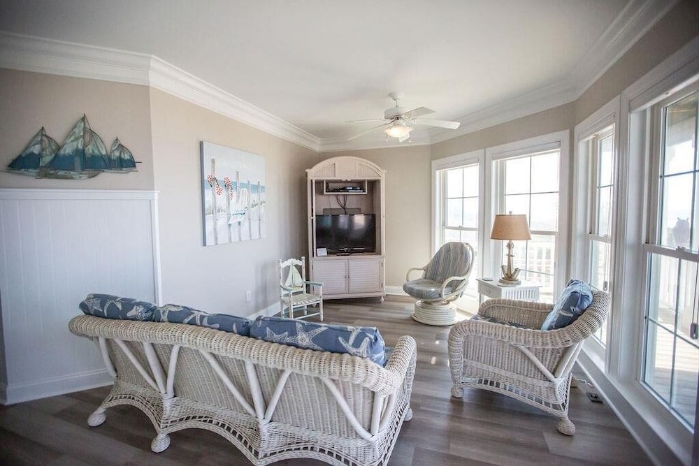 Paw-paw's Place 6 Bedroom Home by RedAwning