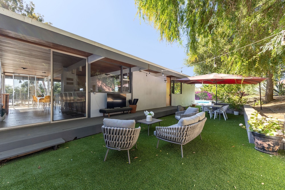 Mid-century Masterpiece With Pool Spa Tesla
