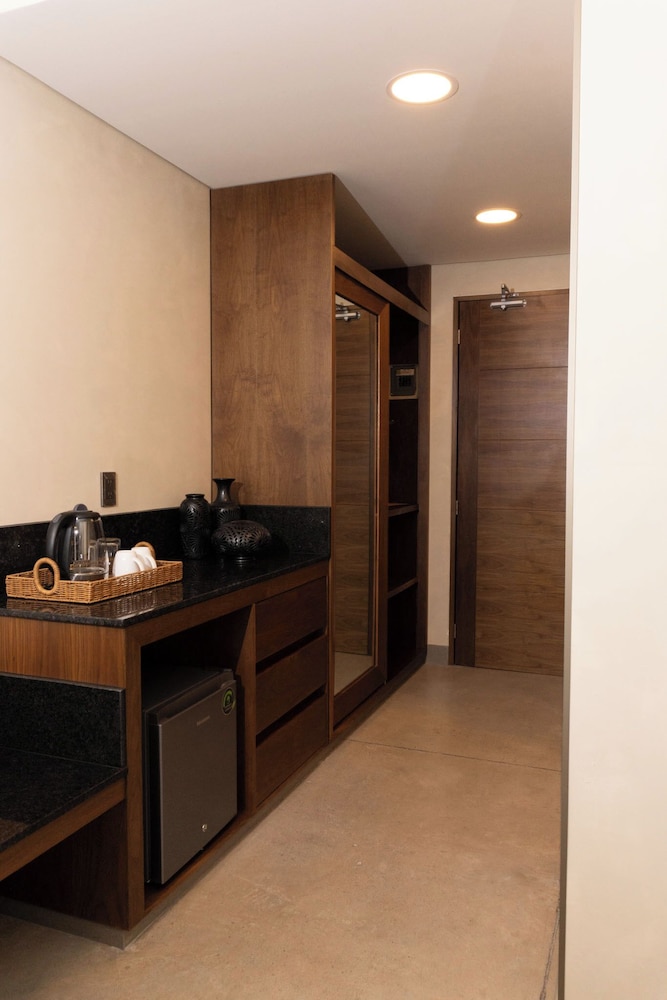 Hotel Zuma Colony