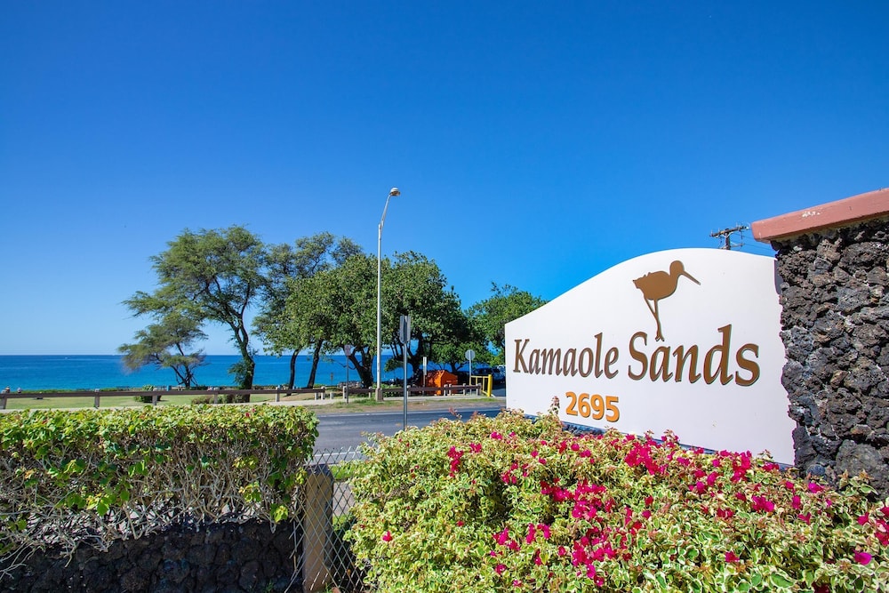 Kamaole Sands 3-406 - Modern Kitchen, Large Lanai, Enclosed Private MB, Split AC