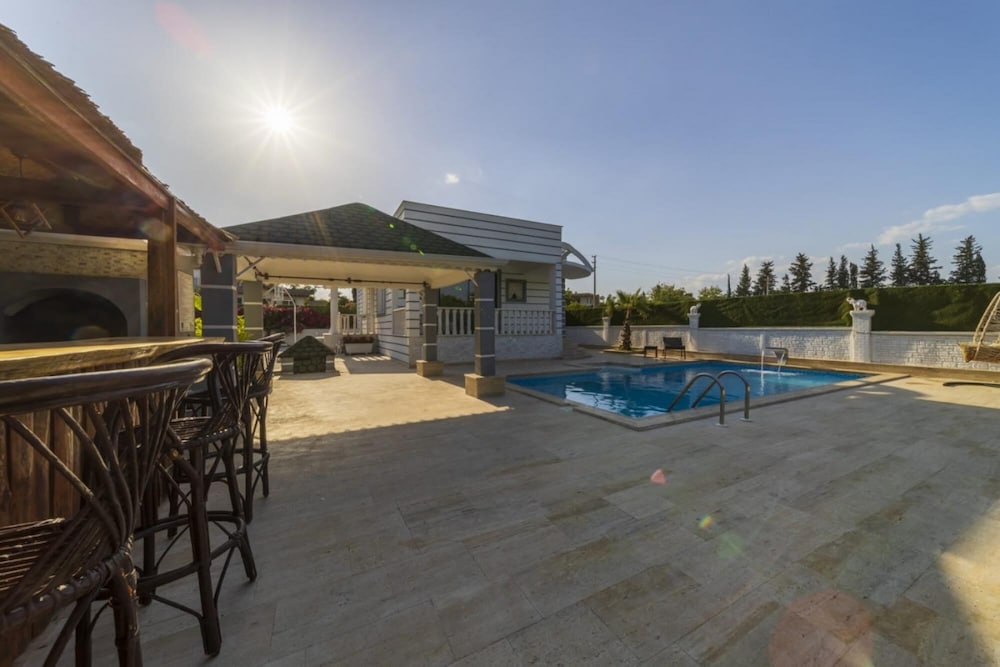 Marvelous Conservative Villa in Muratpasa