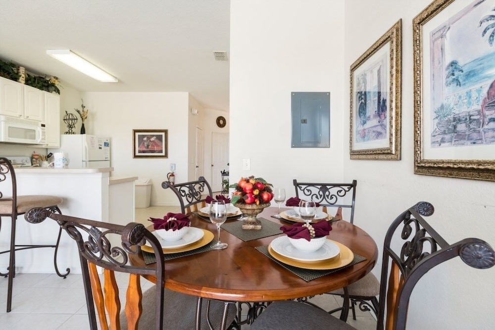 Windsor Hills Getaway: 3br, Pool, Near Disney 3 Bedroom Townhouse