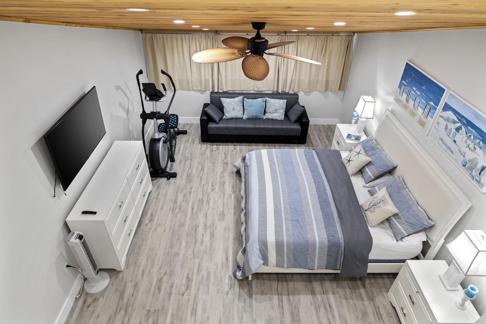 Executive Bay Club