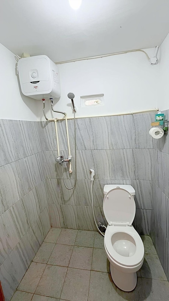 Djuragan Kamar Halona