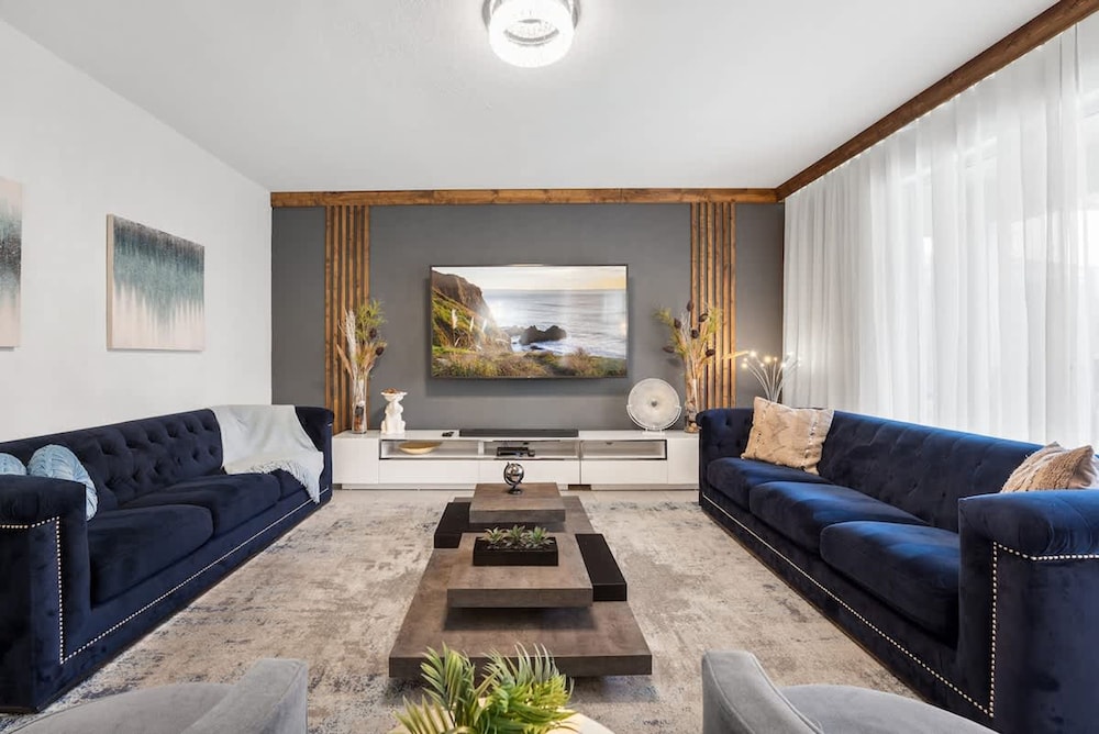 Sophisticated 6BR at Storey Lake Sl2766