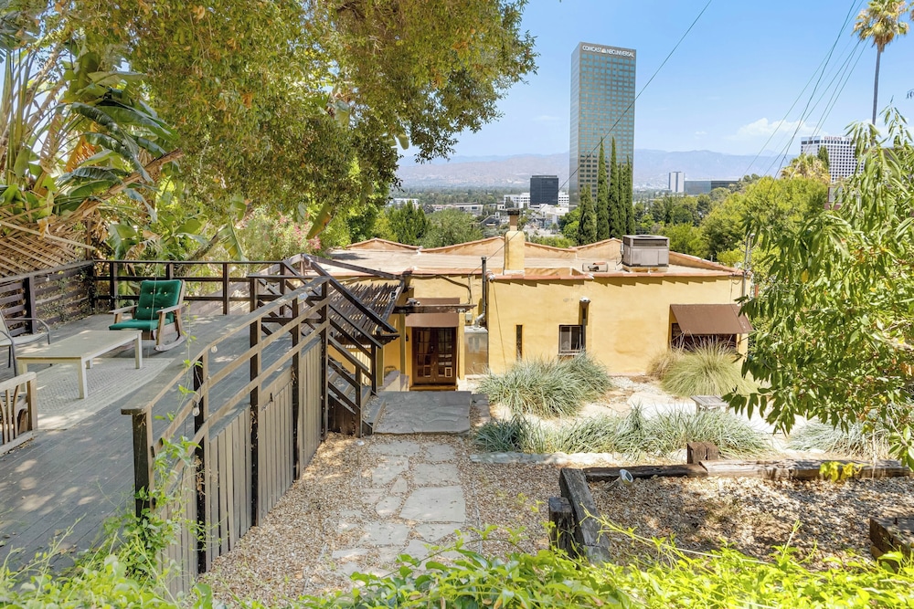 Fredonia by Avantstay Great Views of Studio City