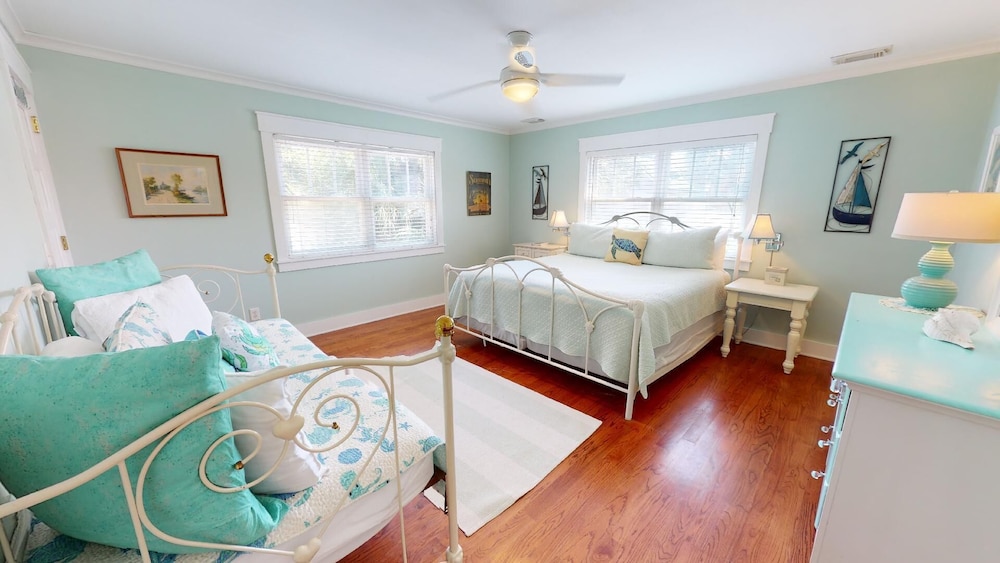 Thirst N' Howl by Tybee Vacation Rentals