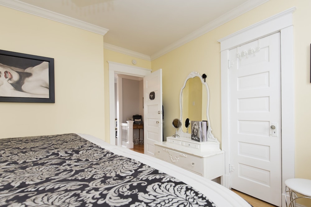 Charles Street Holiday Home