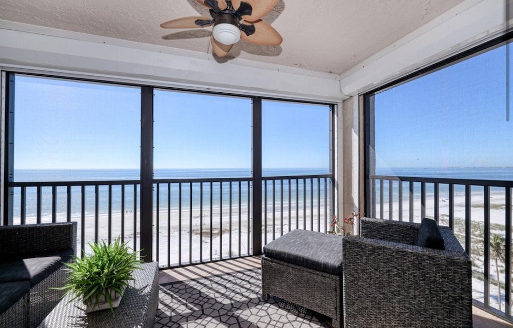 Caper Beach Club 1005