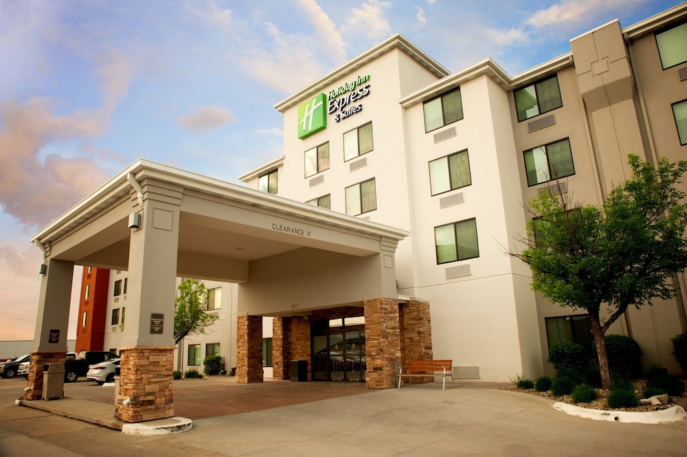 Hotel Holiday Inn Express & Suites Norfolk, an IHG Hotel - Image 1