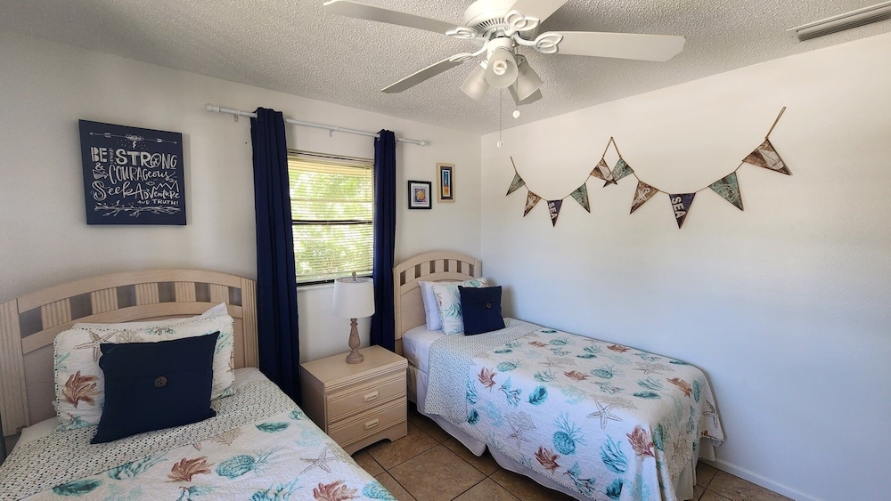 Vacationer's Duplex 2 Bedroom Apts by RedAwning