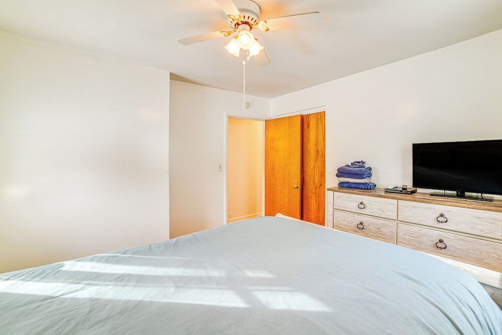4 Mi to Dtwn: Pet-friendly Home in Utica
