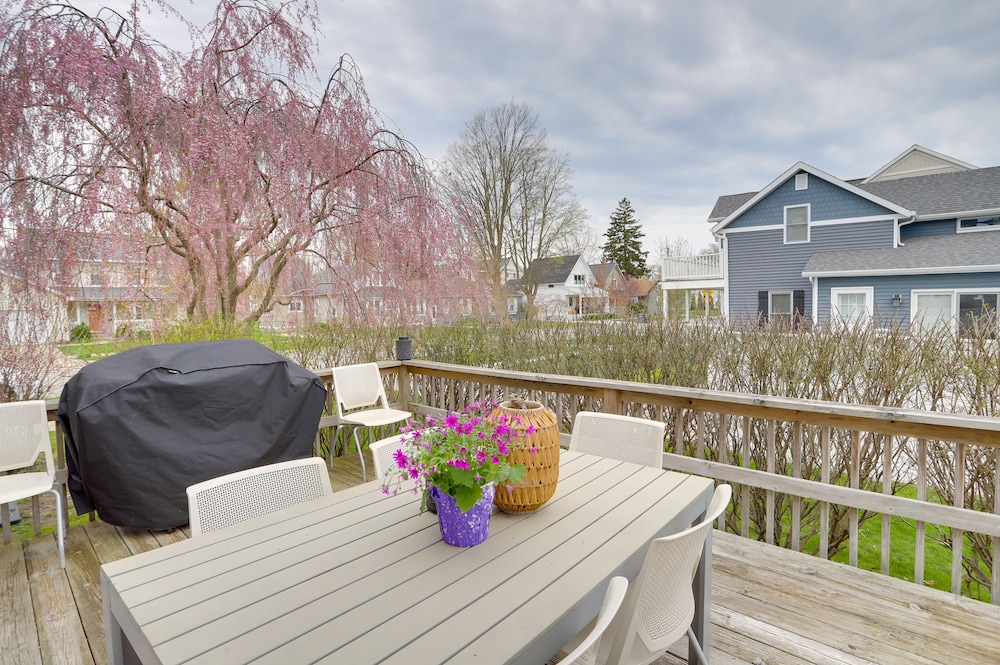 Spacious South Haven Retreat Near Lake Michigan view 4