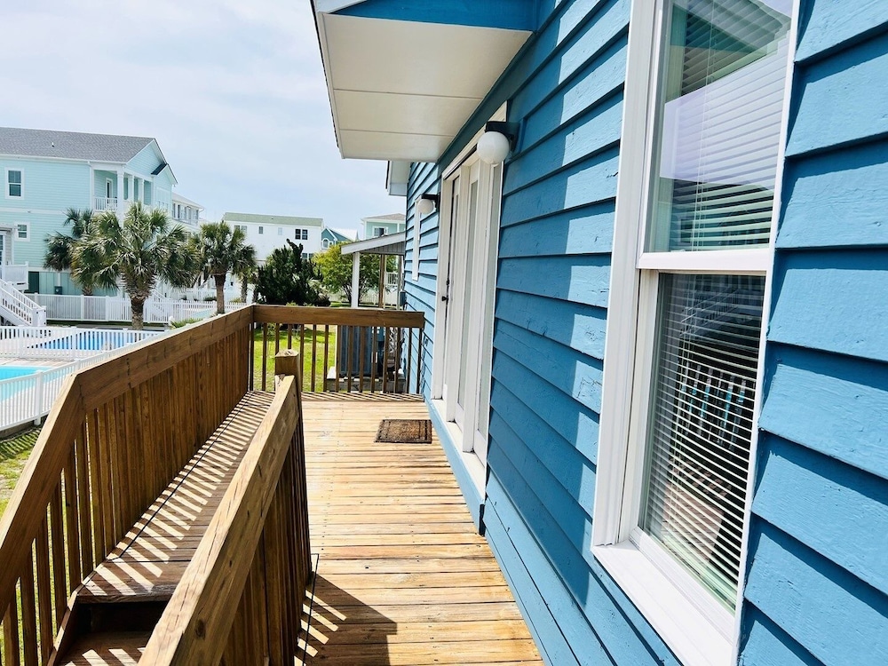 Tradewinds 4 Bedroom Home by RedAwning