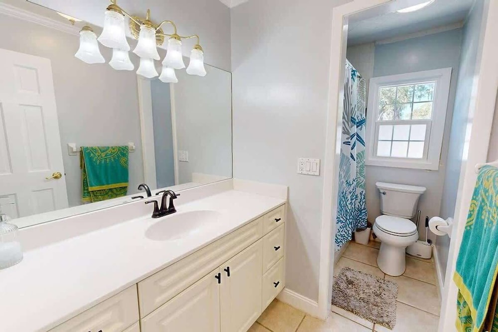 Executive 5 Bedroom Pool Home, Dade City!