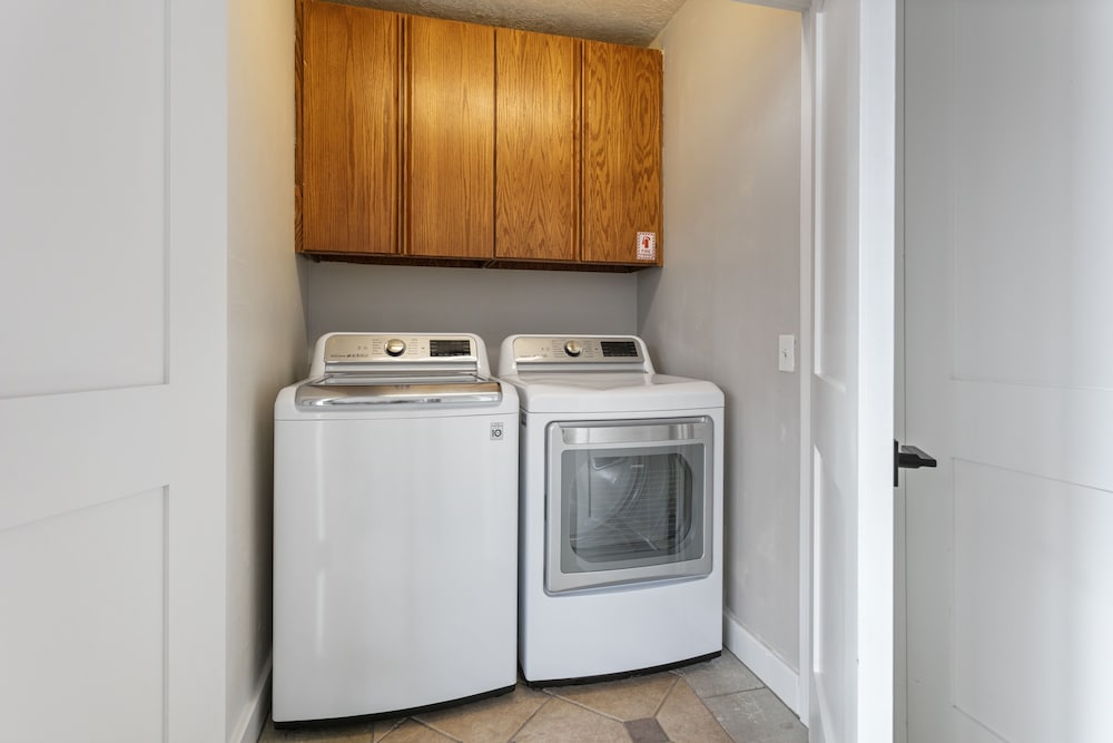 1207 - Four Bedroom with Spa Pinnacle 4 Condo