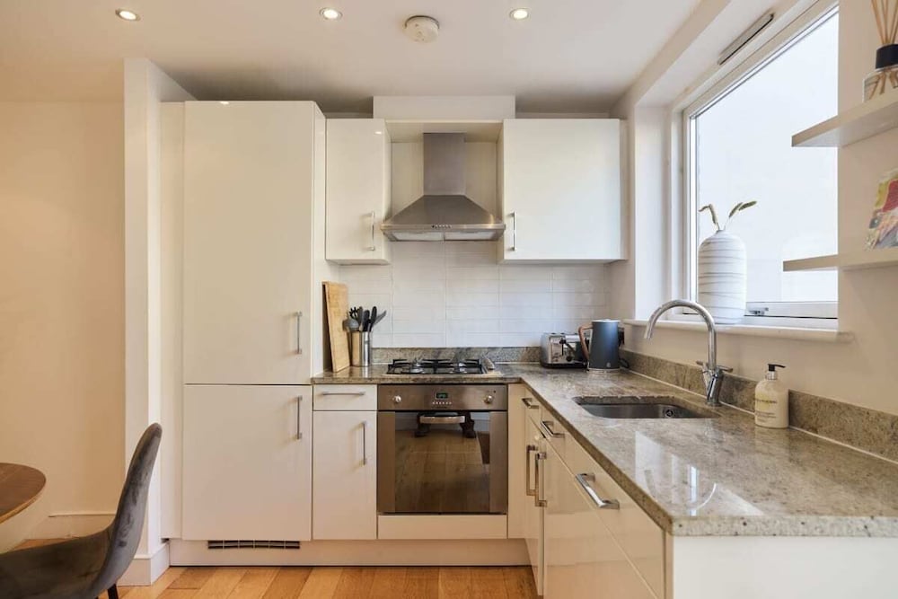The Queen's Park Getaway - Adorable 2bdr Flat With Terrace