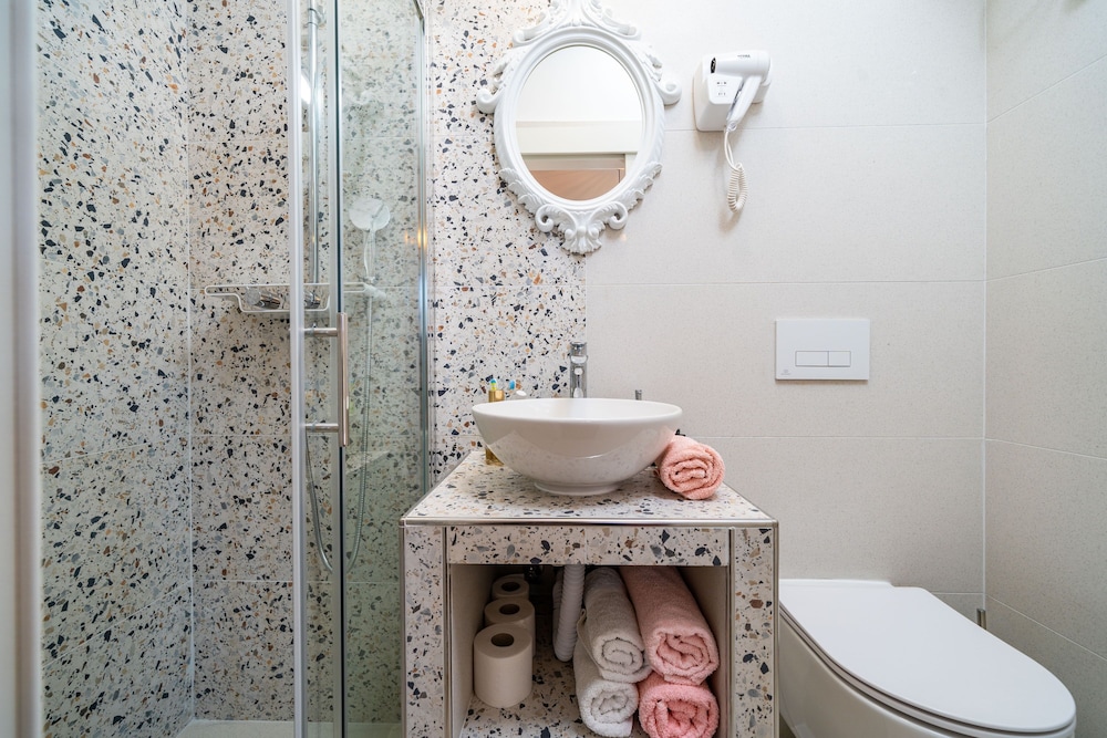 Jele Rooms