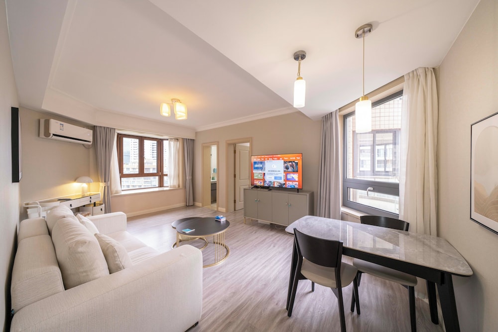 Tyms 1BR APT Gubei International Garden