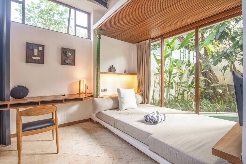 Stylish 1BR Villa With Pool, 800m to Canggu Beach