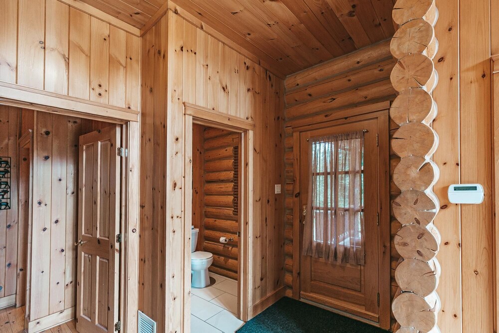 Harfang 51 - Stunning log Cottage With Private hot tub Pool and Scandinavian dry Barrel Sauna