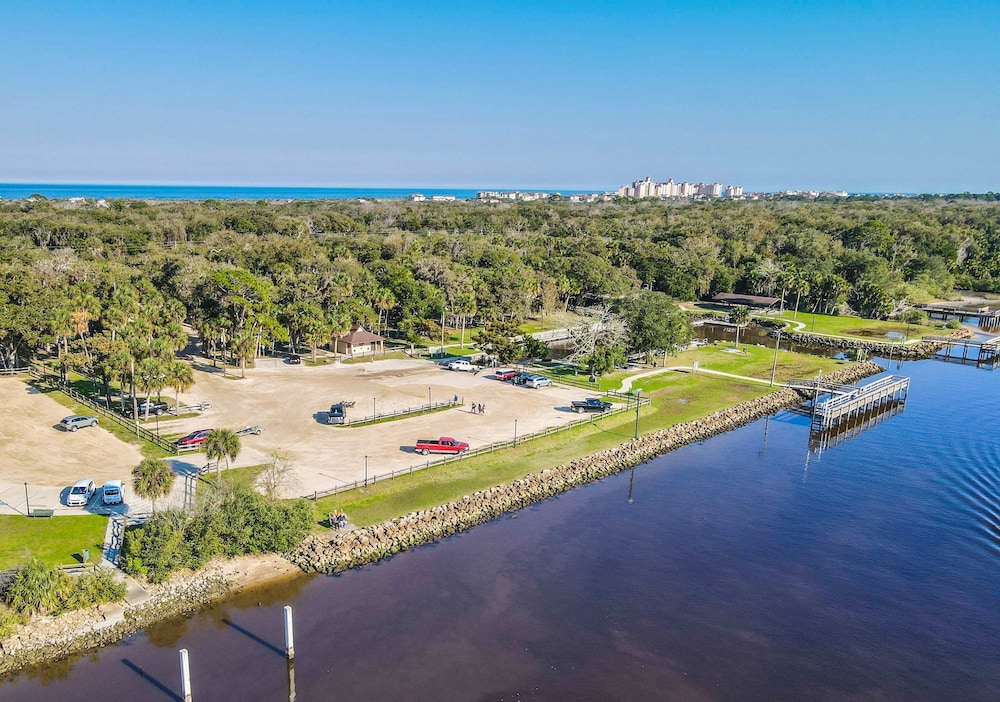 Boaters Dream Pool Spa Dock Walking Biking