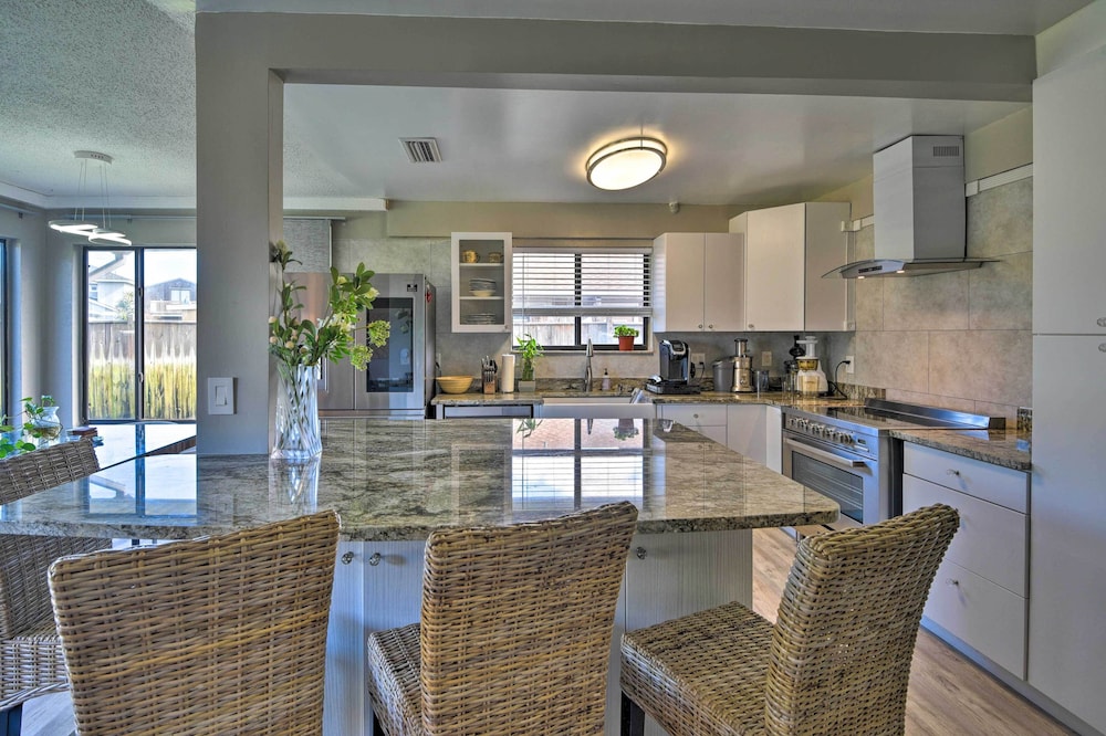 Bright Ormond Beach Home ~ 14 Mi to Daytona! view 5